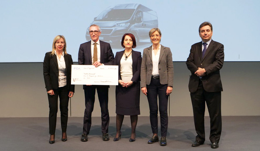 Paolo Bartoli, Chief Commercial Officer per i componenti auto del Gruppo CLN, riceve i premi per conto di MW da parte del team FCA.