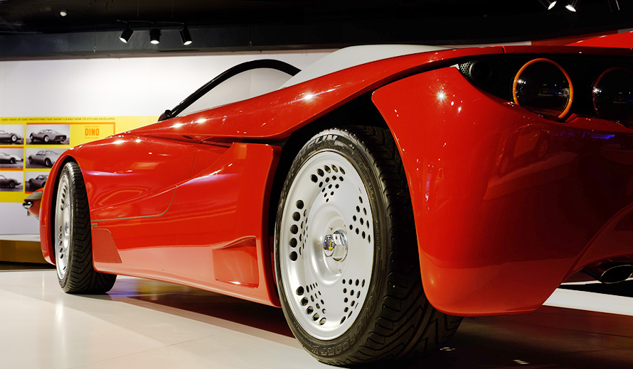The Ferrari F100 R car vehicle mounting Fergat (now MW) wheels.
