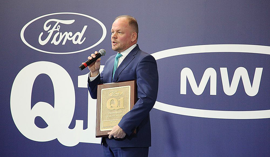 Andrey Ponomarev, MW Kingisepp General Manager, receives Q1 diploma from Rob Harrison, Ford Purchasing VP